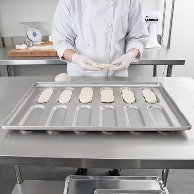 RK Bakeware China Foodservice NSF 0215 Hoagie-Brötchenpfanne aus glasiertem aluminiertem Stahl mit abgerundeten Enden, Hamburger-Brötchen-Backblech
